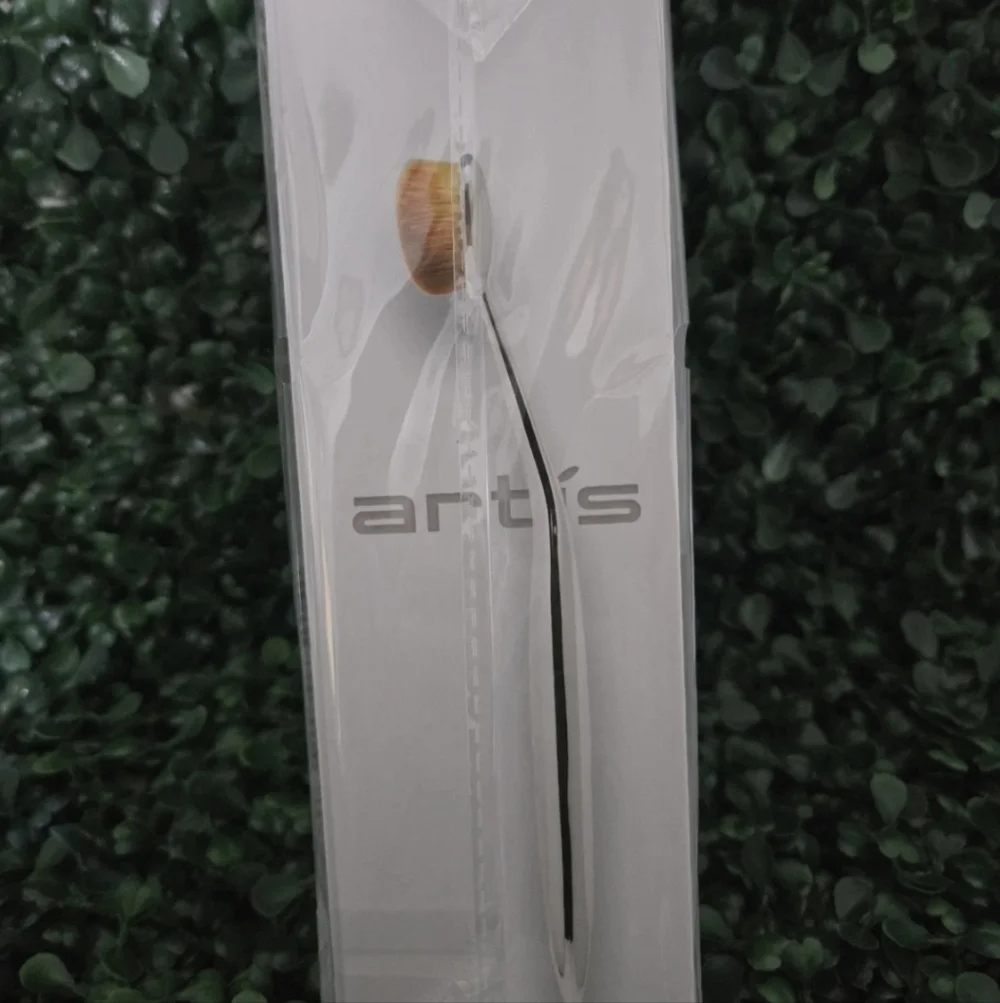Sold!!!!Oval 4 Brush  Artis Elite Collection- Mirror Finish - NIB sealed - Picture 2 of 3
